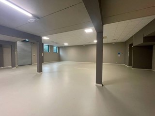 Capannone in Affitto a Massa e Cozzile, 15'000€, 1250 m²