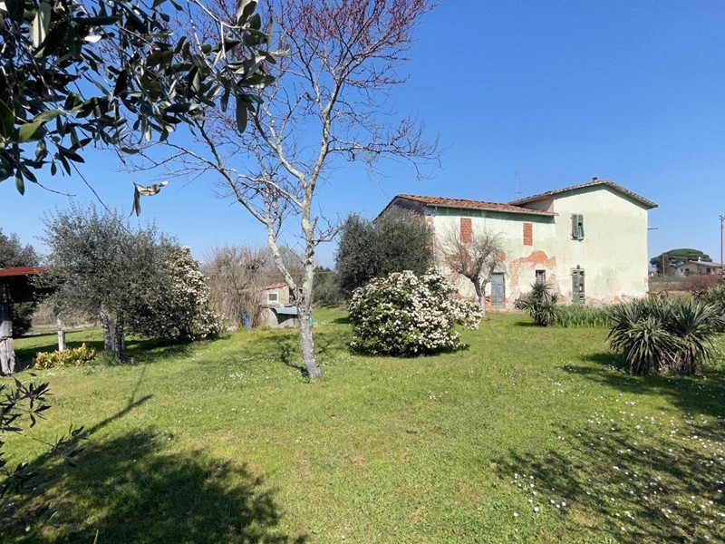 Casale in Vendita a Fucecchio, zona Querce, 190'000€, 300 m², con Box