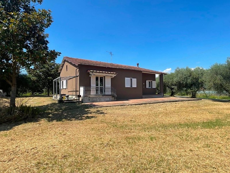 Casa Indipendente in Vendita a Pescia, zona Macchie di San Piero, 229'000€, 130 m², arredato, con Box