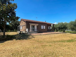 Casa Indipendente in Vendita a Pescia, zona Macchie di San Piero, 229'000€, 130 m², arredato, con Box