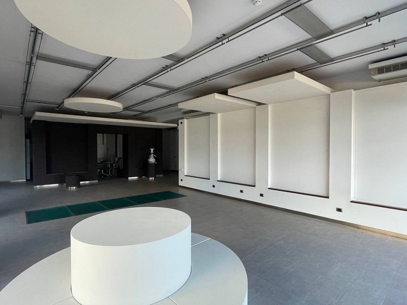 Immobile commerciale in Affitto a Ponte Buggianese, 2'500€, 400 m²