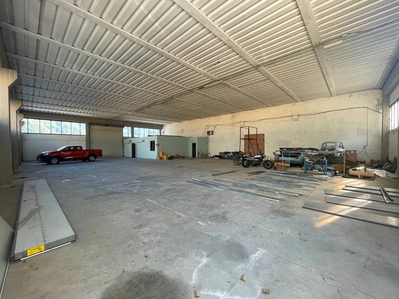 Capannone in Affitto a Borgo a Mozzano, 3'500€, 600 m²