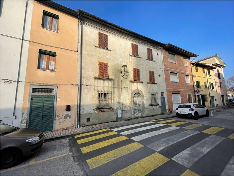 Casa Indipendente in Vendita a Chiesina Uzzanese, 79'000€, 291 m²