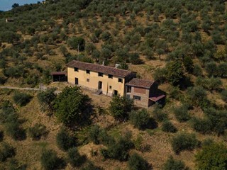 Casale in Vendita a Pescia, 380'000€, 240 m²