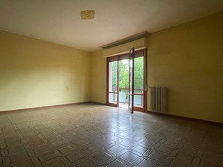 Appartamento in Vendita a Montecatini Terme, 149'000€, 130 m², con Box
