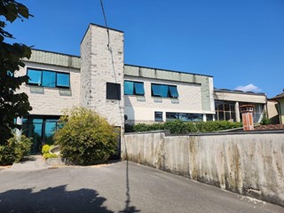 Capannone in Vendita a Capannori, zona Segromigno In Piano, 390'000€, 1080 m²