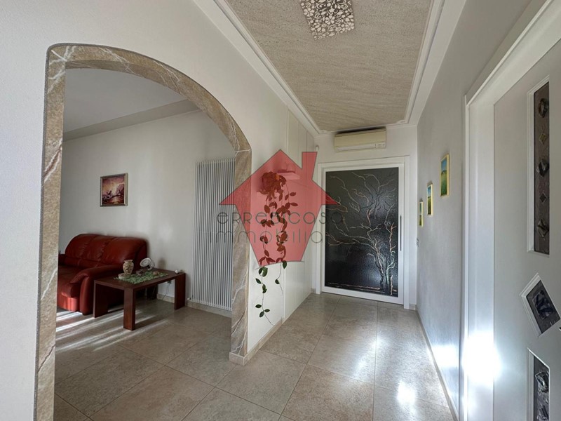Casa Indipendente in Vendita a Vinci, zona Spicchio, 590'000€, 130 m², con Box