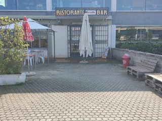 Immobile commerciale in Vendita a Crespina Lorenzana, zona Cenaia, 212'000€, 160 m²