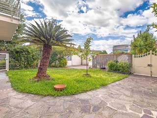 Casa Semi Indipendente in Vendita a Cascina, zona San Frediano a Settimo, 320'000€, 100 m², con Box