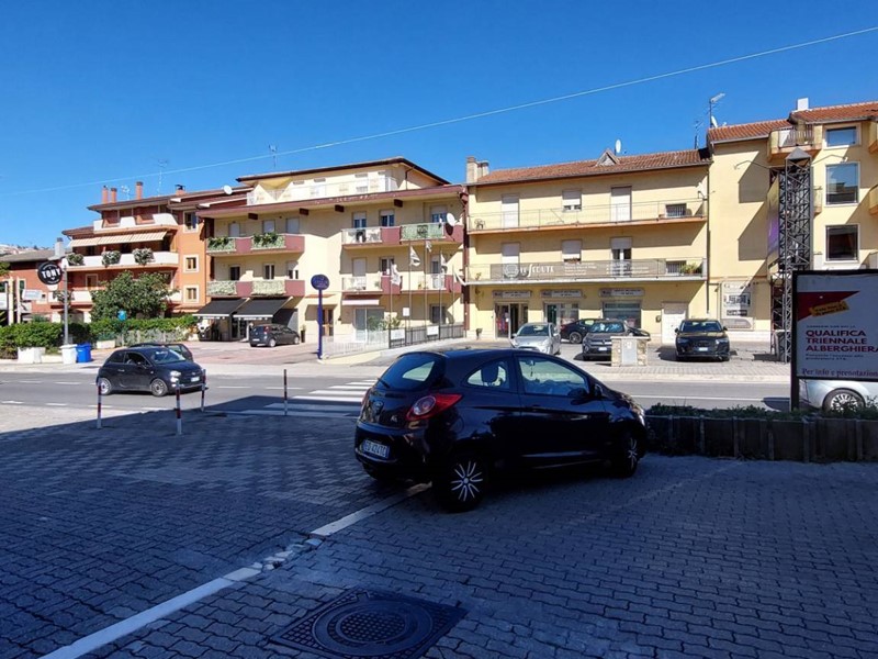 Immobile commerciale in Affitto a Ariano Irpino, 680€, 185 m²
