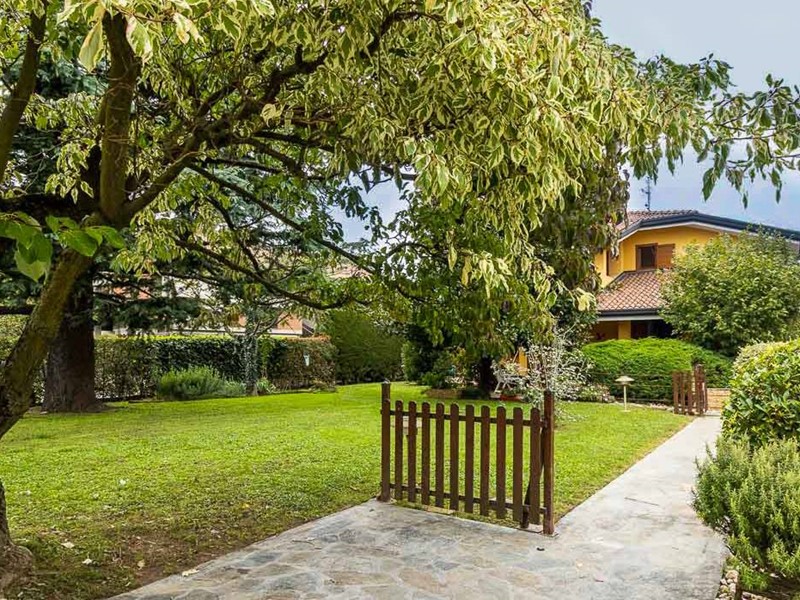 Villa in Vendita a Bellusco, 859'000€, 357 m²