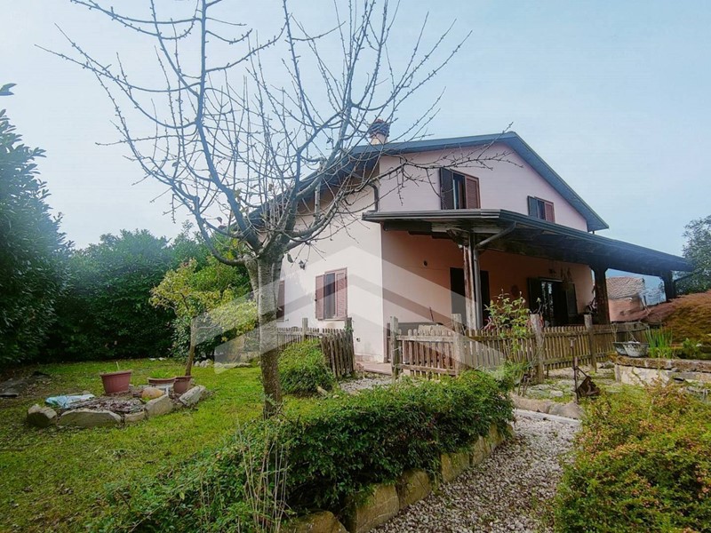 Villetta a schiera in Vendita a Vinchiaturo, 124'000€, 184 m²