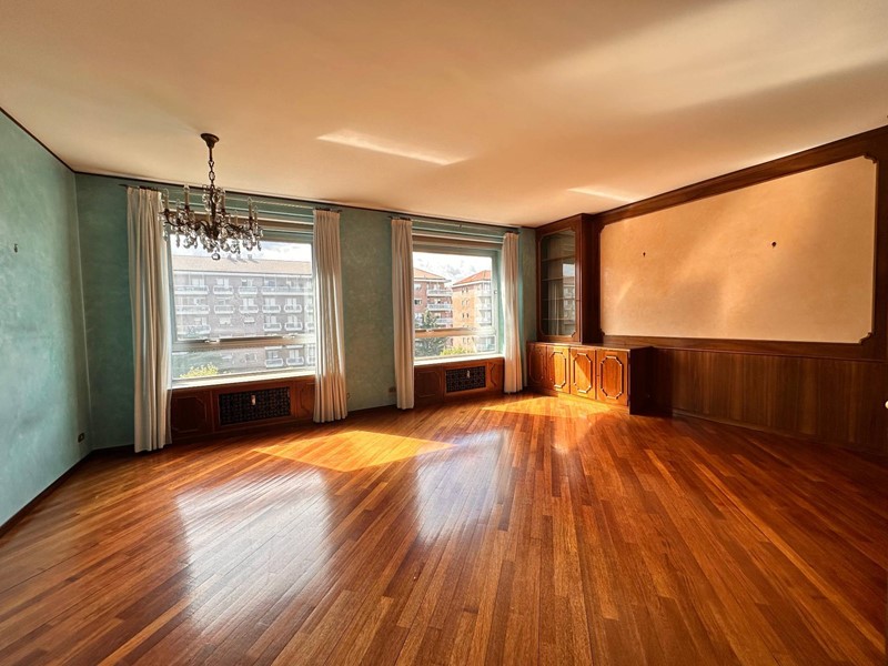 Appartamento in Vendita a Torino, 450'000€, 200 m²