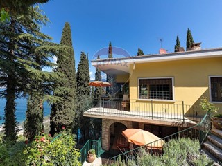 Attico in Vendita a Torri del Benaco, 1'160'000€, 235 m²