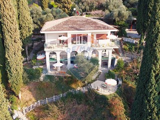 Casa Semi Indipendente in Vendita a Torri del Benaco, 835'000€, 156 m²