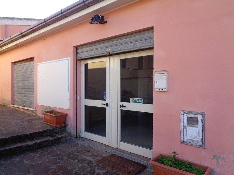 Immobile commerciale in Vendita a Tratalias, 50'000€, 105 m²