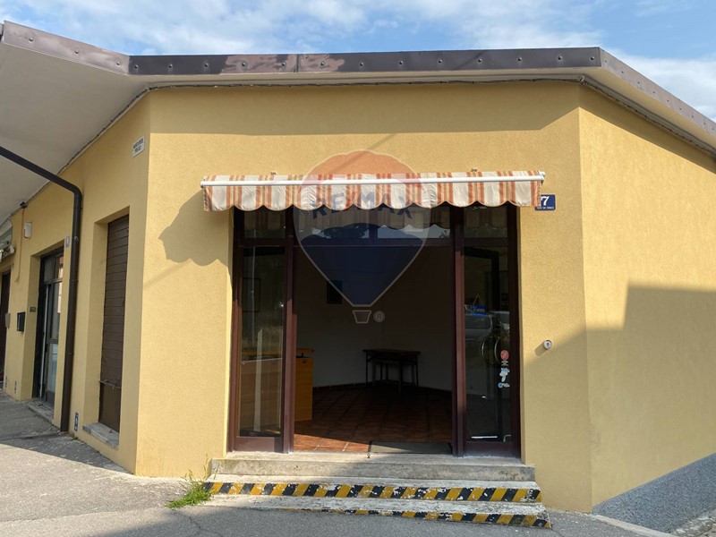 Negozio in Affitto a Trieste, 550€, 45 m²