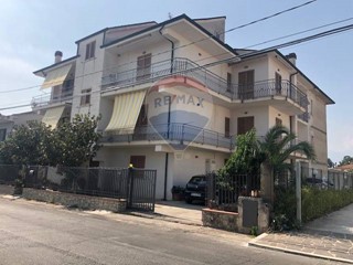 Quadrilocale in Vendita a Santi Cosma e Damiano, 159'000€, 160 m²