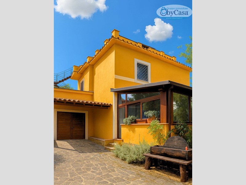 Villa in Vendita a Roma, 650'000&euro;, 320 m²