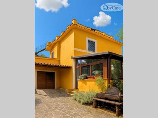 Villa in Vendita a Roma, 650'000€, 320 m²