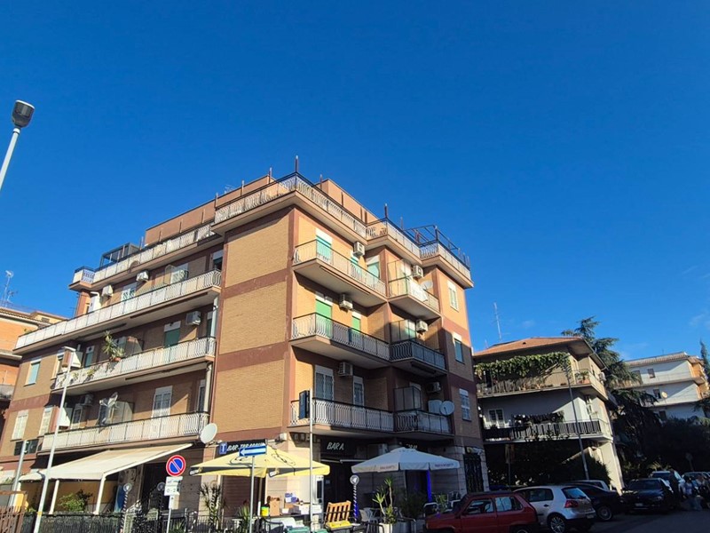 Bilocale in Vendita a Roma, 145'000&euro;, 65 m²