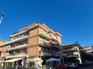 Bilocale in Vendita a Roma, 145'000&euro;, 65 m²