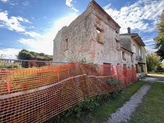 Attività commerciale in Vendita a San Benedetto Po, 22'000&euro;, 150 m²