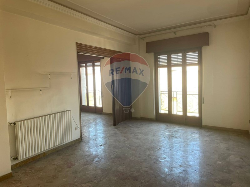 Appartamento in Vendita a Paternò, 55'000€, 137 m²