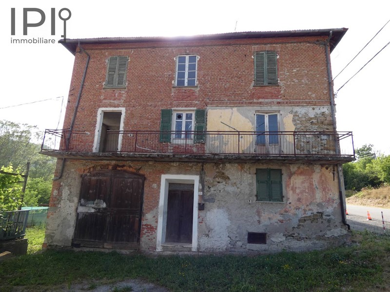 Rustico in Vendita a Piana Crixia, 30'000€, 300 m²