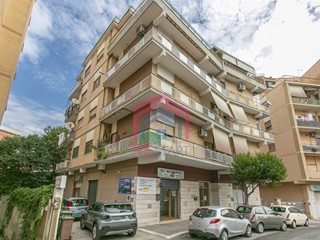 Negozio in Vendita a Pomezia, 39'000€, 32 m²
