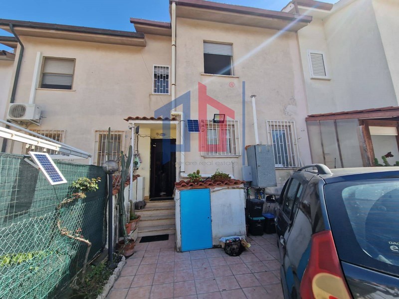 Villetta a schiera in Vendita a Pomezia, 159'000€, 140 m²