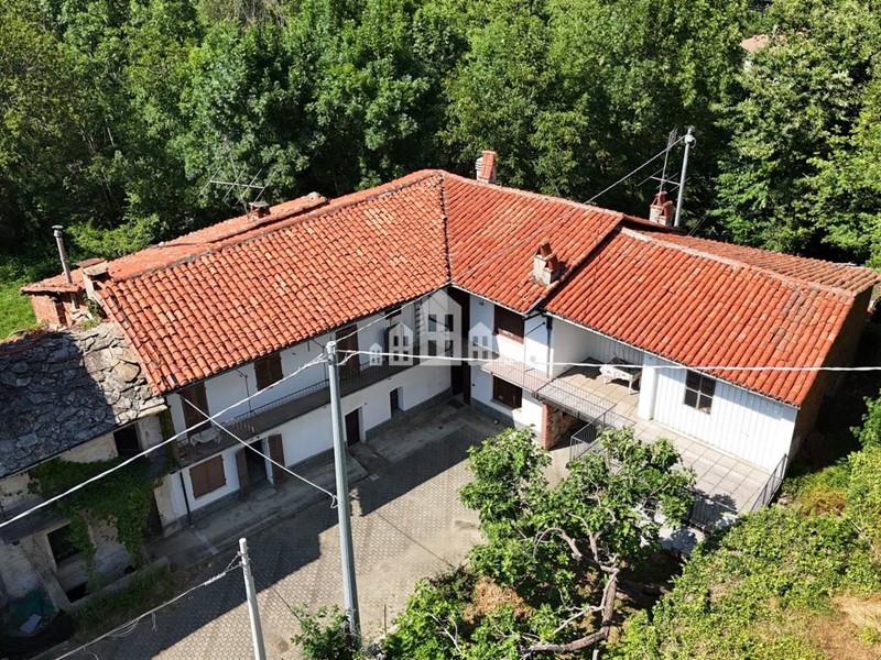 Casa Semi Indipendente in Vendita a Cuorgnè, 89'000€, 227 m²