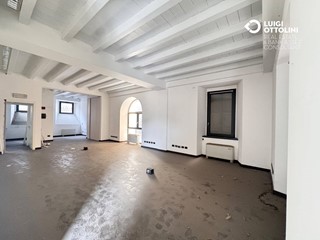 Negozio in Vendita a Dalmine, 285'000€, 206 m²