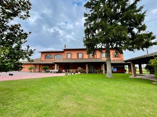 Casa Indipendente in Vendita a Borgoratto Alessandrino, 430'000€, 400 m²