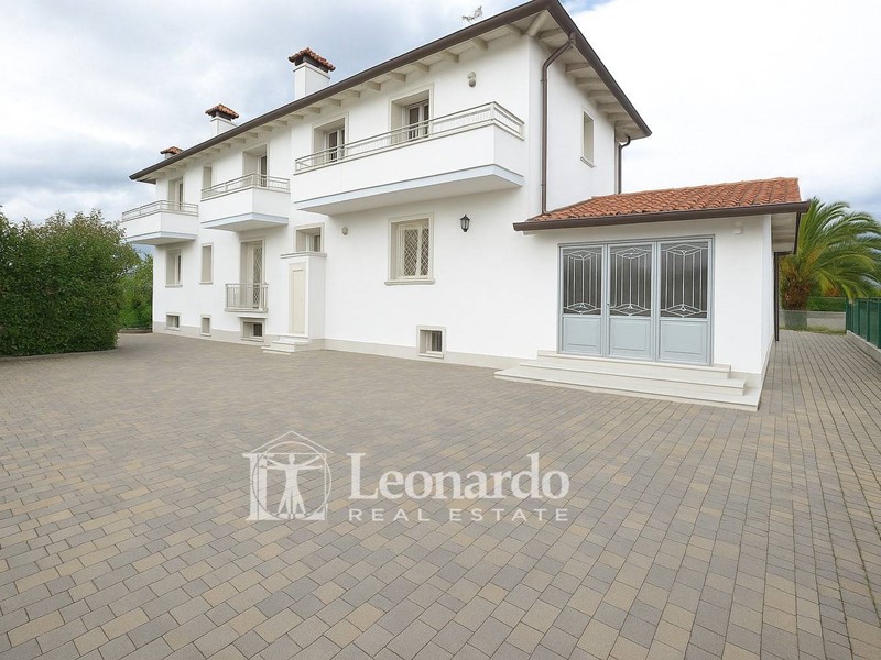 Villetta a schiera in Vendita a Camaiore, 540'000&euro;, 170 m²