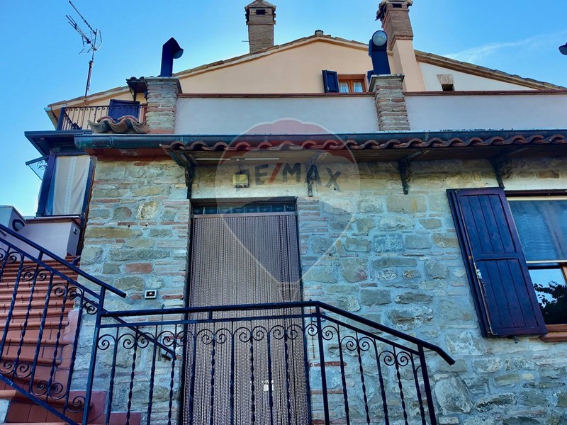 Casa Indipendente in Vendita a Cingoli, 125'000&euro;, 160 m²