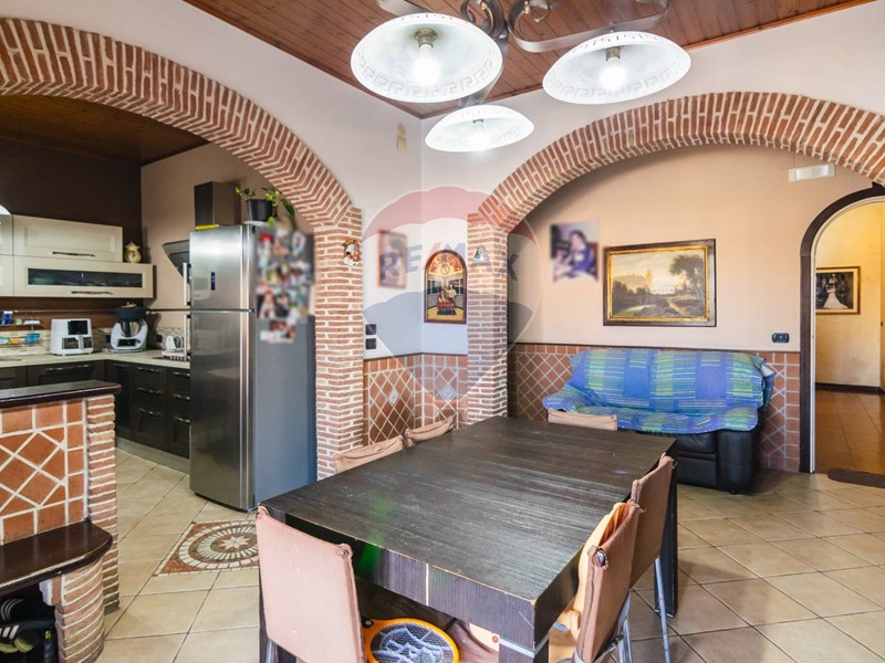 Appartamento in Vendita a Catania, 173'000&euro;, 192 m²