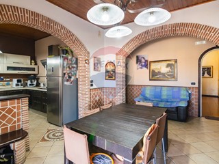 Appartamento in Vendita a Catania, 173'000&euro;, 192 m²