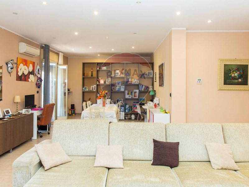Casa Semi Indipendente in Vendita a Catania, 238'000&euro;, 198 m²