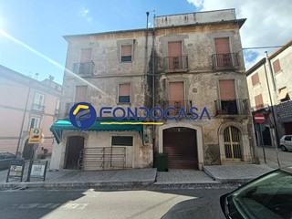 Quadrilocale in Vendita a Cerreto Sannita, 130'000€, 200 m²