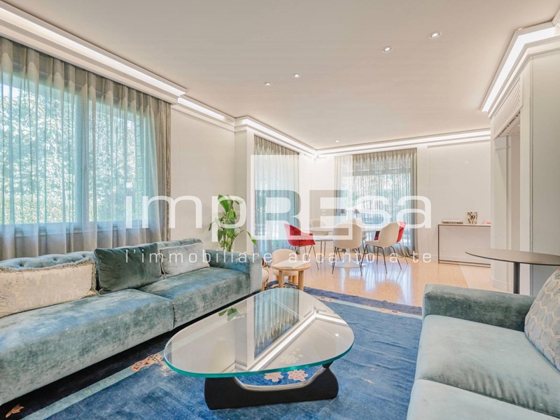 Villetta a schiera in Vendita a Conegliano, 690'000€, 315 m²