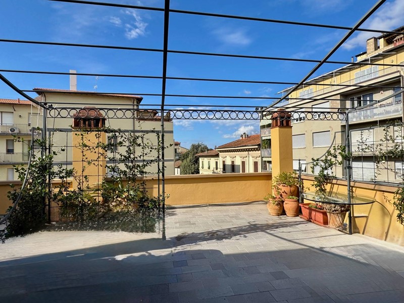 Attico in Affitto a Firenze, 3'000€, 100 m²
