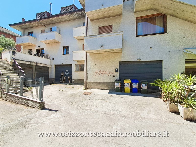 Immobile commerciale in Vendita a Folignano, 99'000€, 312 m²