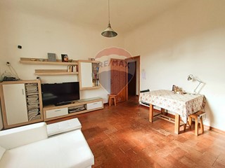 Quadrilocale in Vendita a Loro Ciuffenna, 150'000€, 85 m²