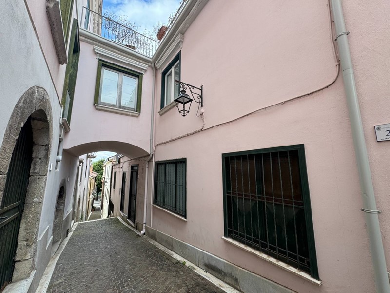 Casa Semi Indipendente in Vendita a Mirabella Eclano, 73'000&euro;, 165 m²