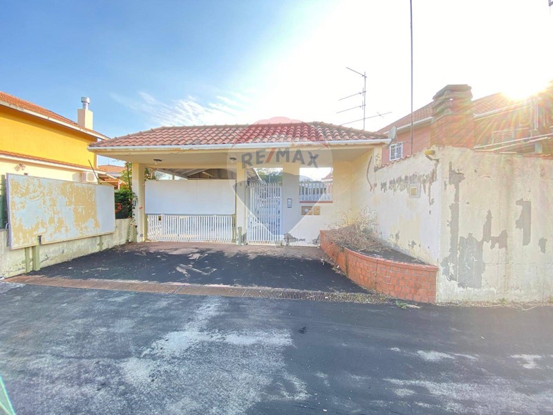 Immobile commerciale in Vendita a Mascalucia, 248'000€, 498 m²