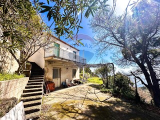 Casa Indipendente in Vendita a Messina, 70'000€, 129 m²