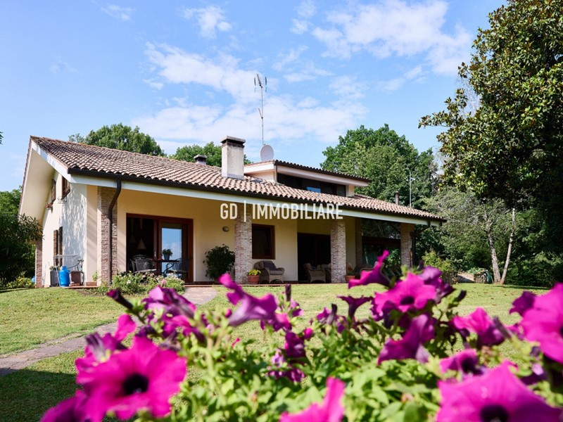 Villa in Vendita a Montebelluna, 700'000€, 350 m²