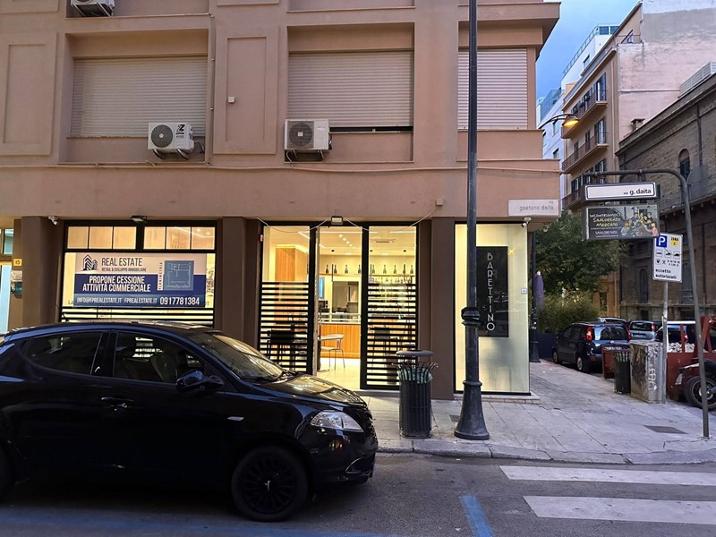 Immobile commerciale in Affitto a Palermo, 2'600€, 74 m²