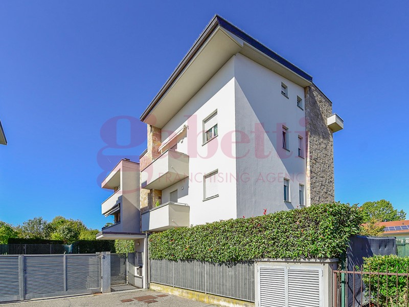 Trilocale in Vendita a Cantù, 142'000€, 75 m²